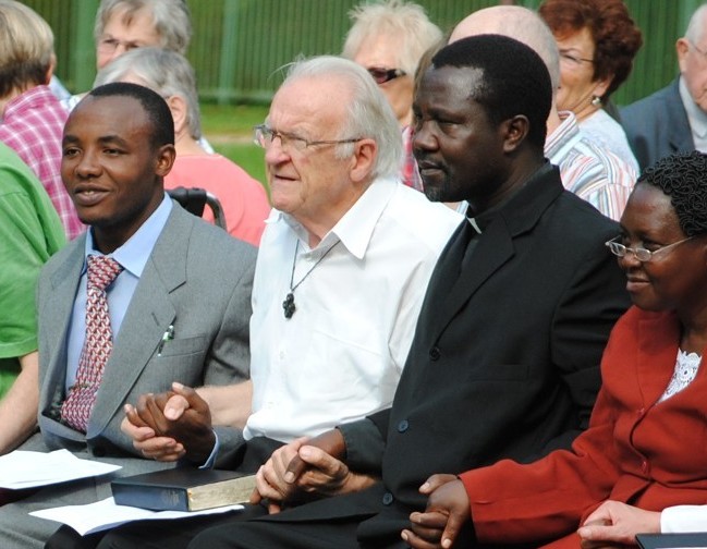 AA Gtd110911HaendeNachruf becrima 