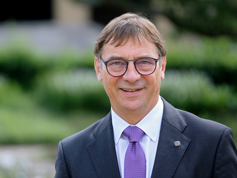 Jung 2018 Portrait aussen EKHN Neetz 800x600